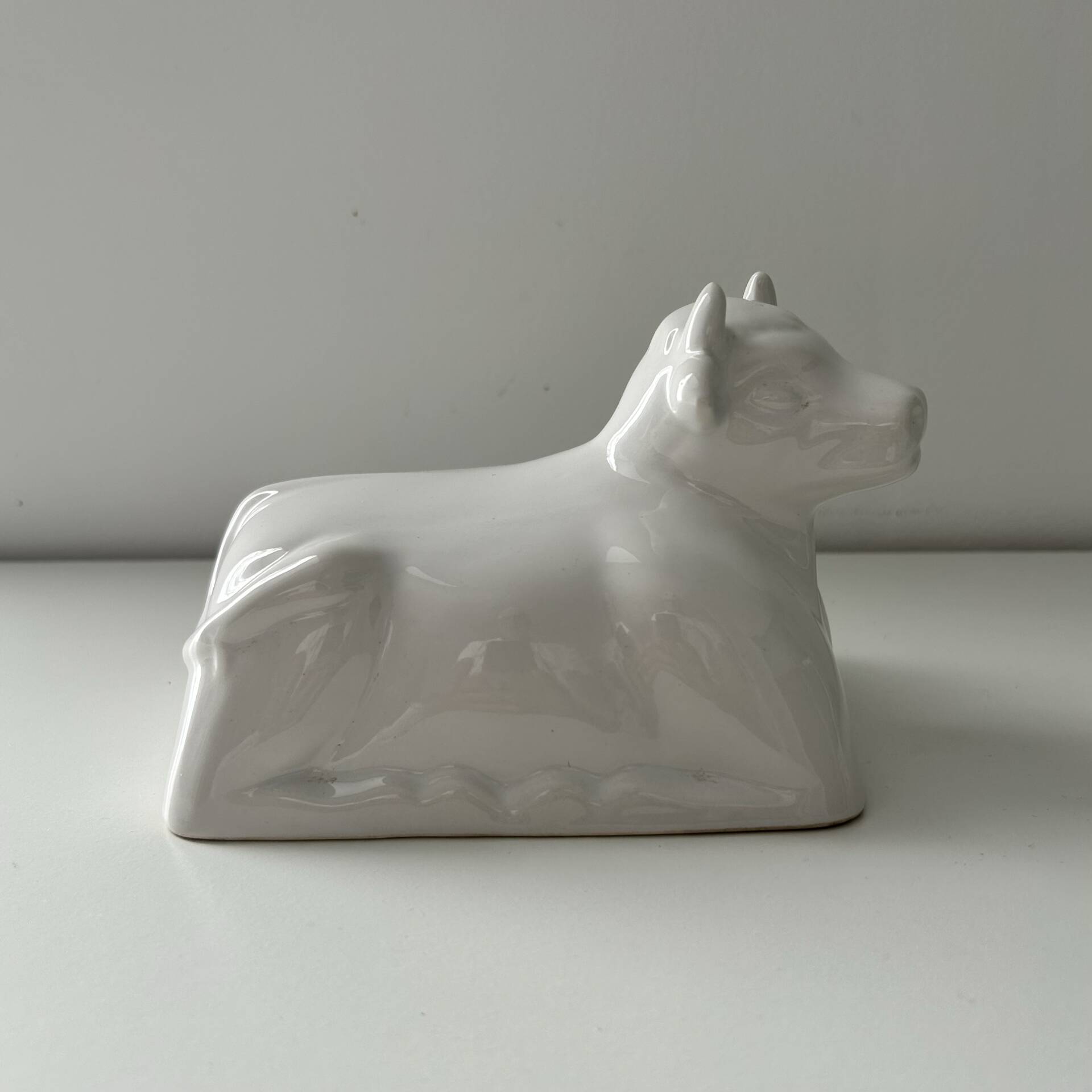 Cloche à beurre en porcelaine
