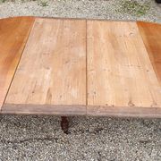 Table ovale 6 pieds avec allonges patine caramel