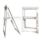 2 folding chairs in white wood