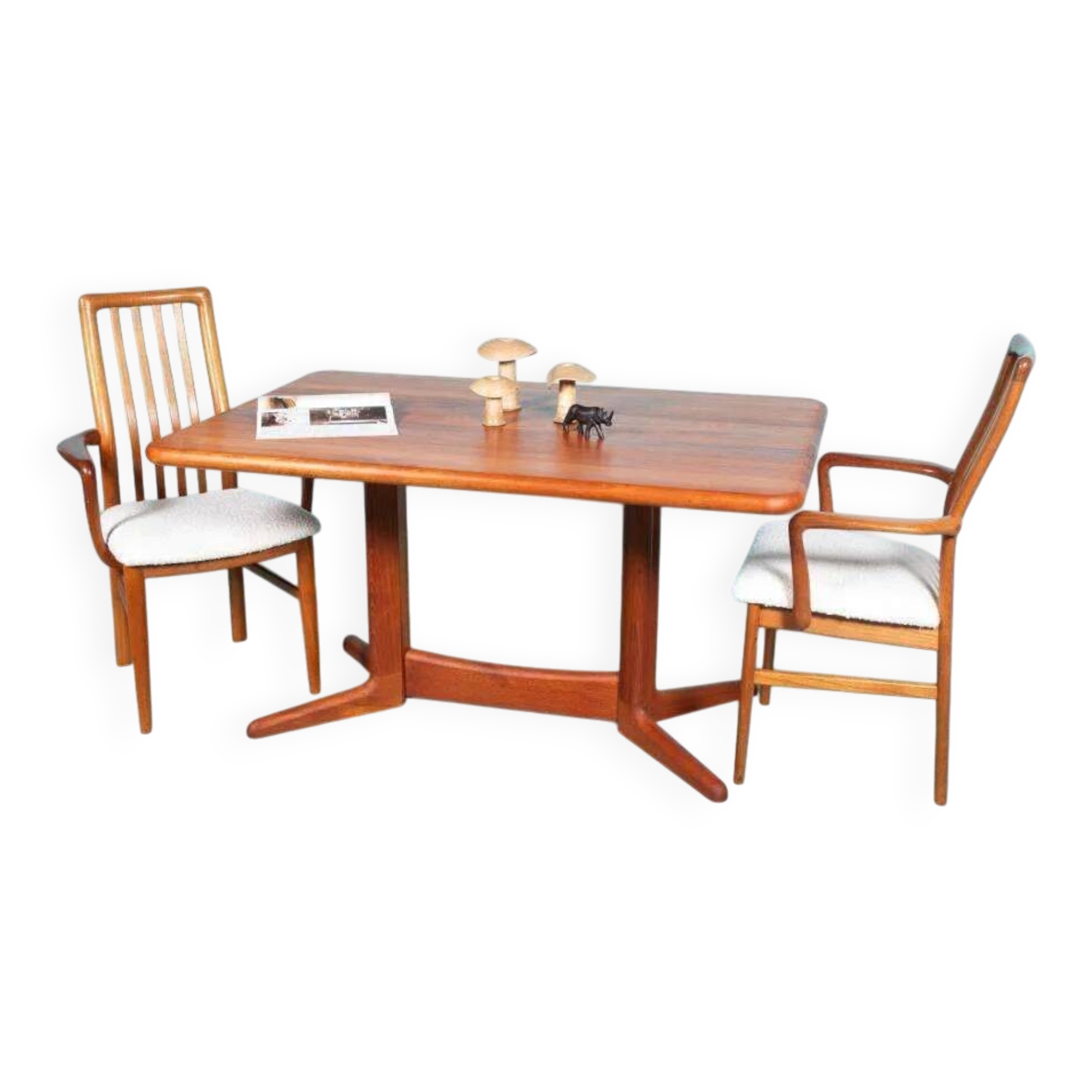 Danish design renovated dining table, sixties teak dining