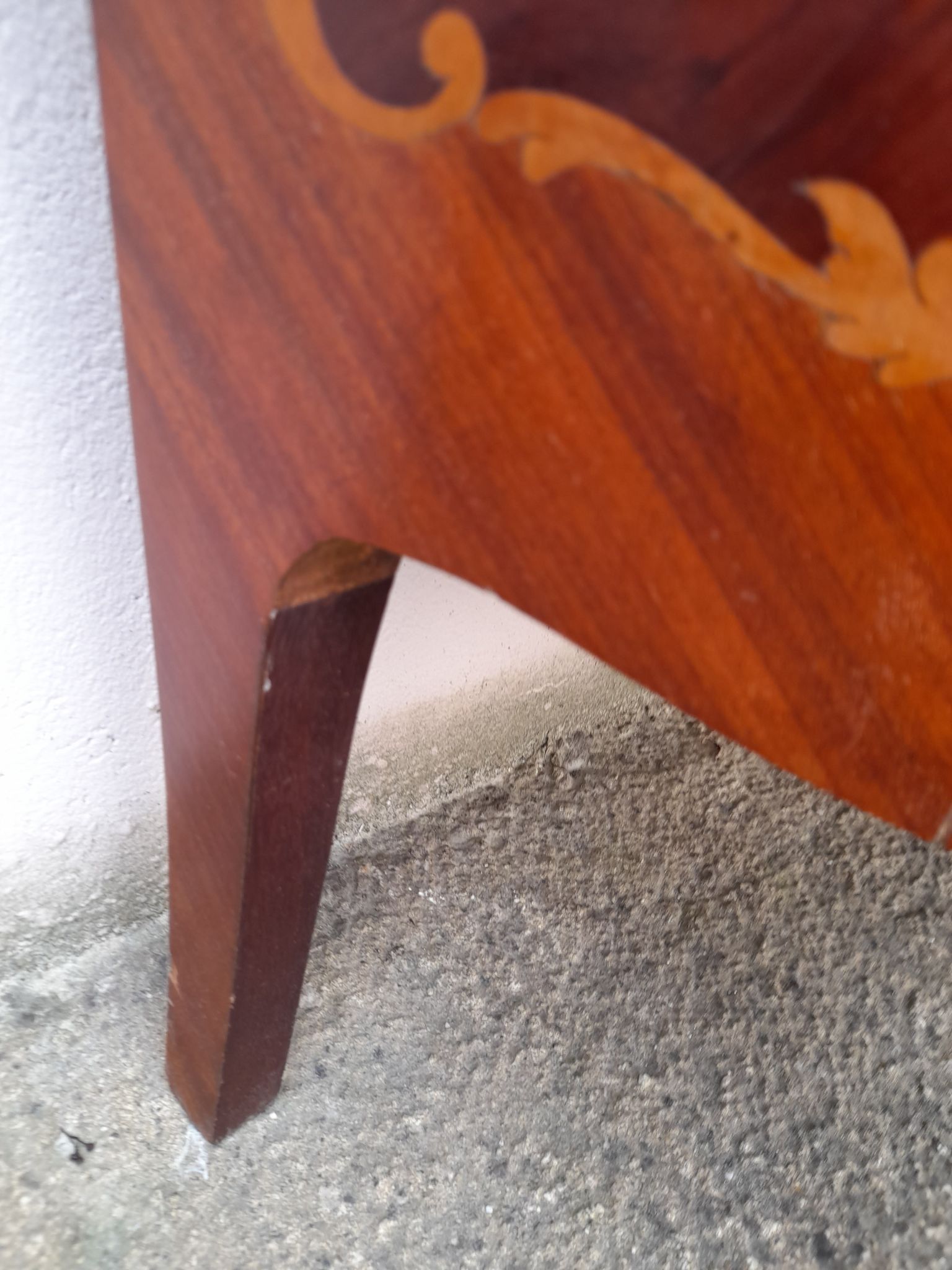 Louis xv style chest of drawers in rosewood marquetry