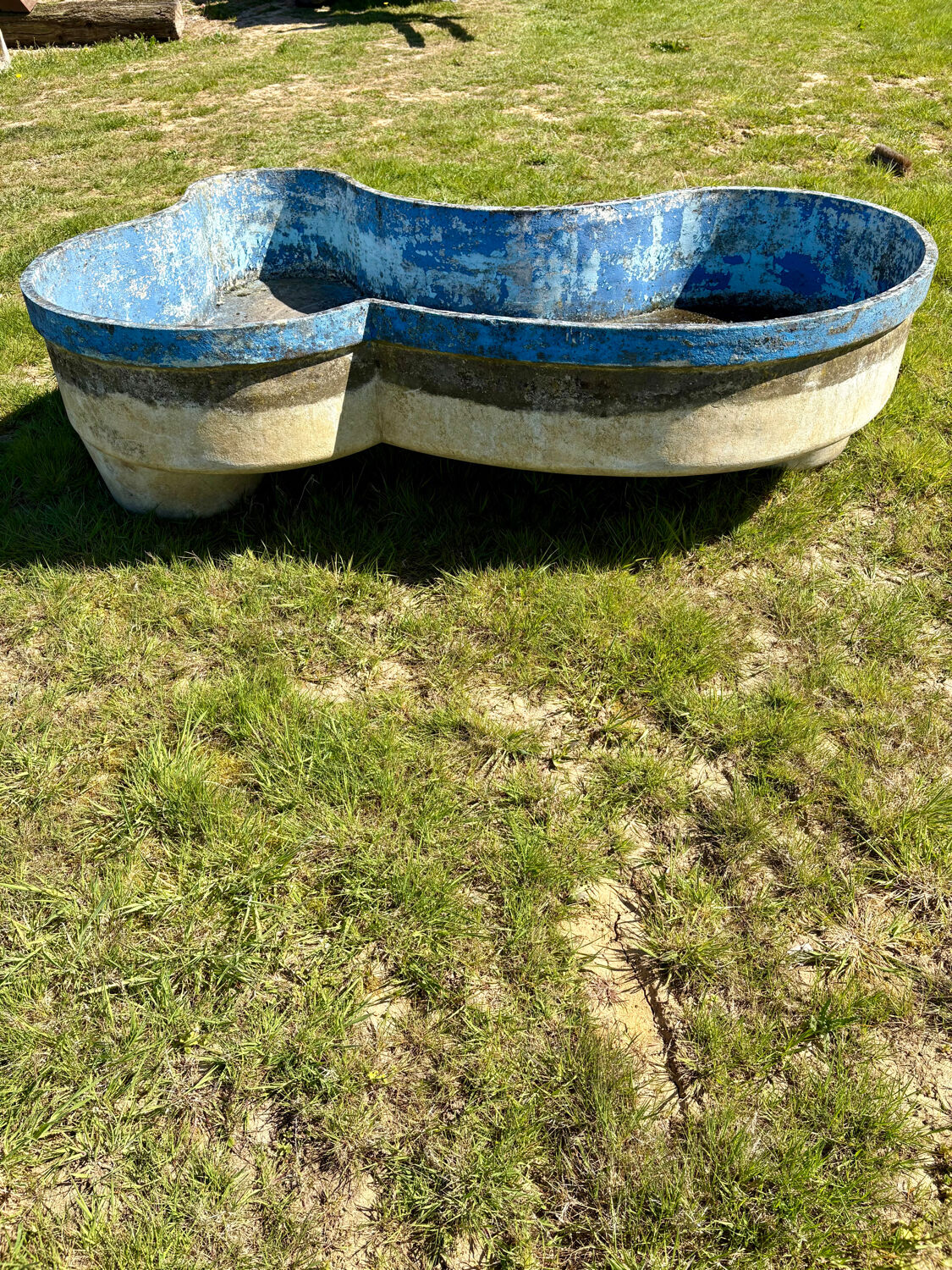 Willy Guhl pond edited by Eternit – designer planter in fibrecement