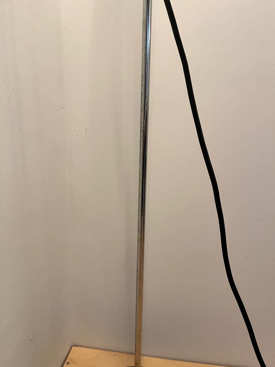 Lampadaire Oluce – DIM – Vico Magistretti – Acier chromé & aluminium –