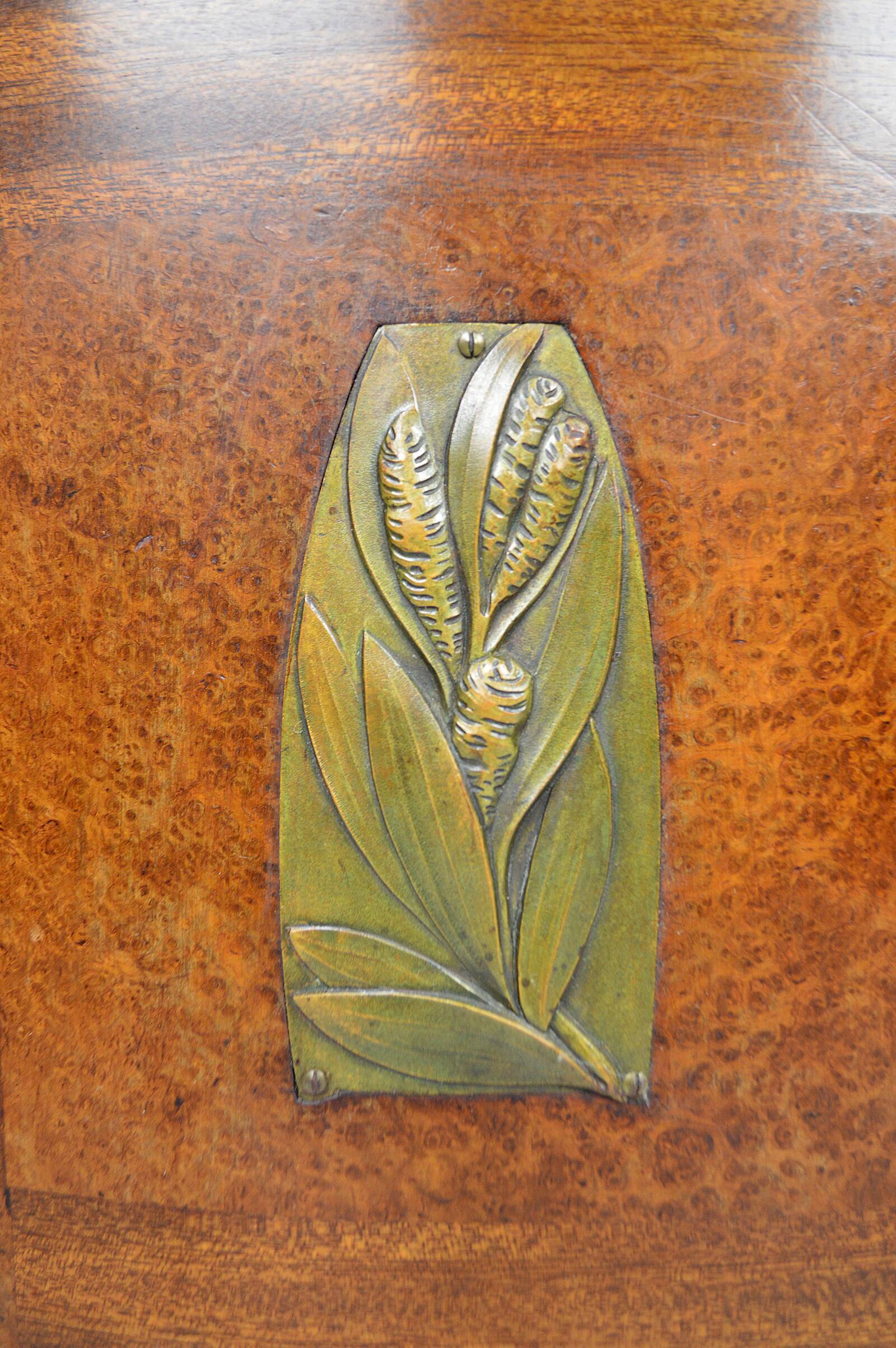 Paire de chevets Art Déco demi-lune en acajou vers 1925