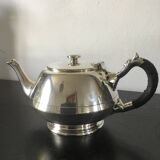 Set of teapots and milk jug.