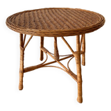 Round wicker table