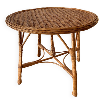 Round wicker table