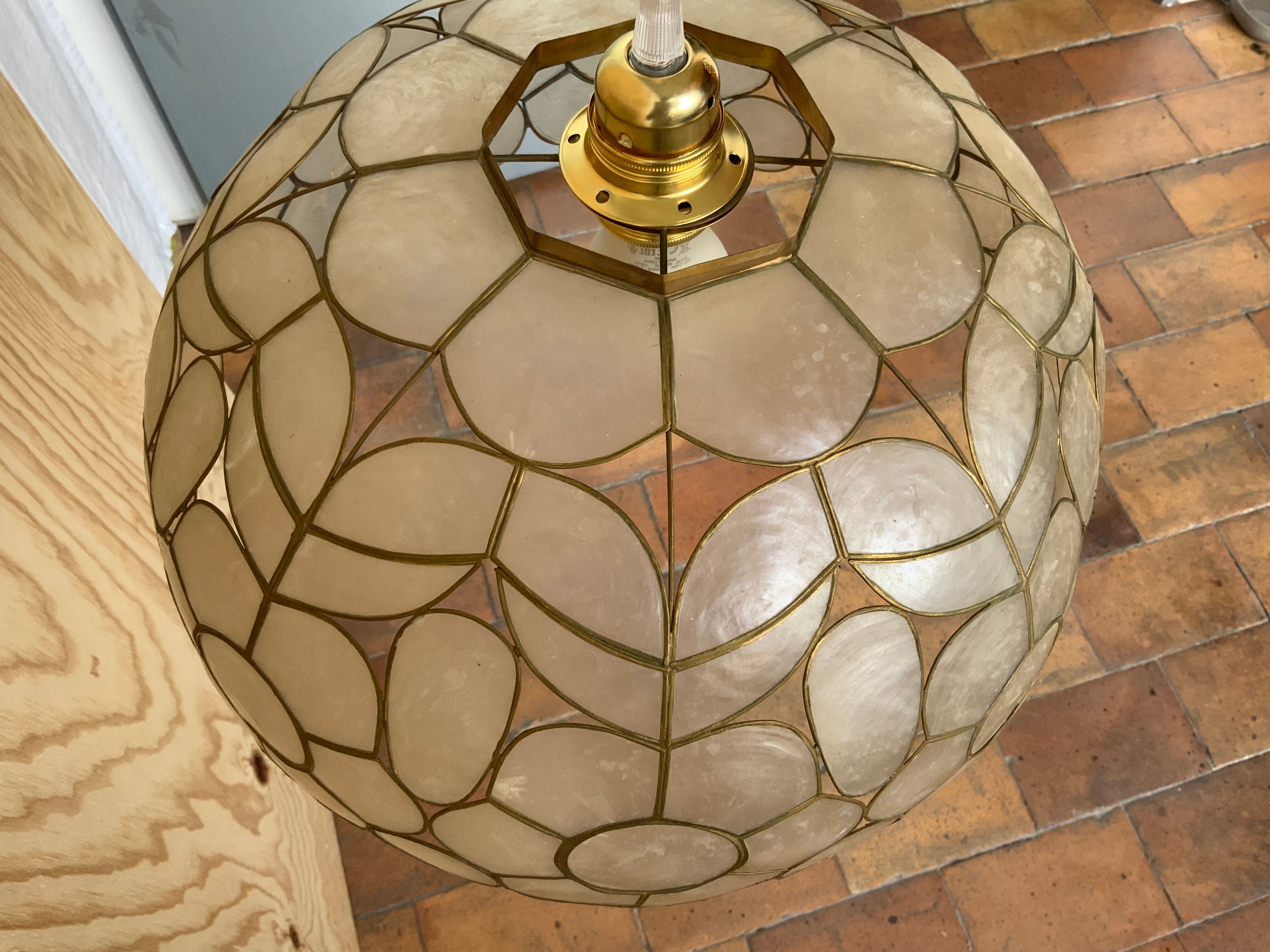 Vintage mother-of-pearl suspension