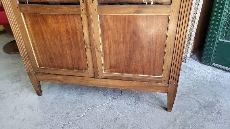 Display cabinet louis xvi style 2 doors in walnut