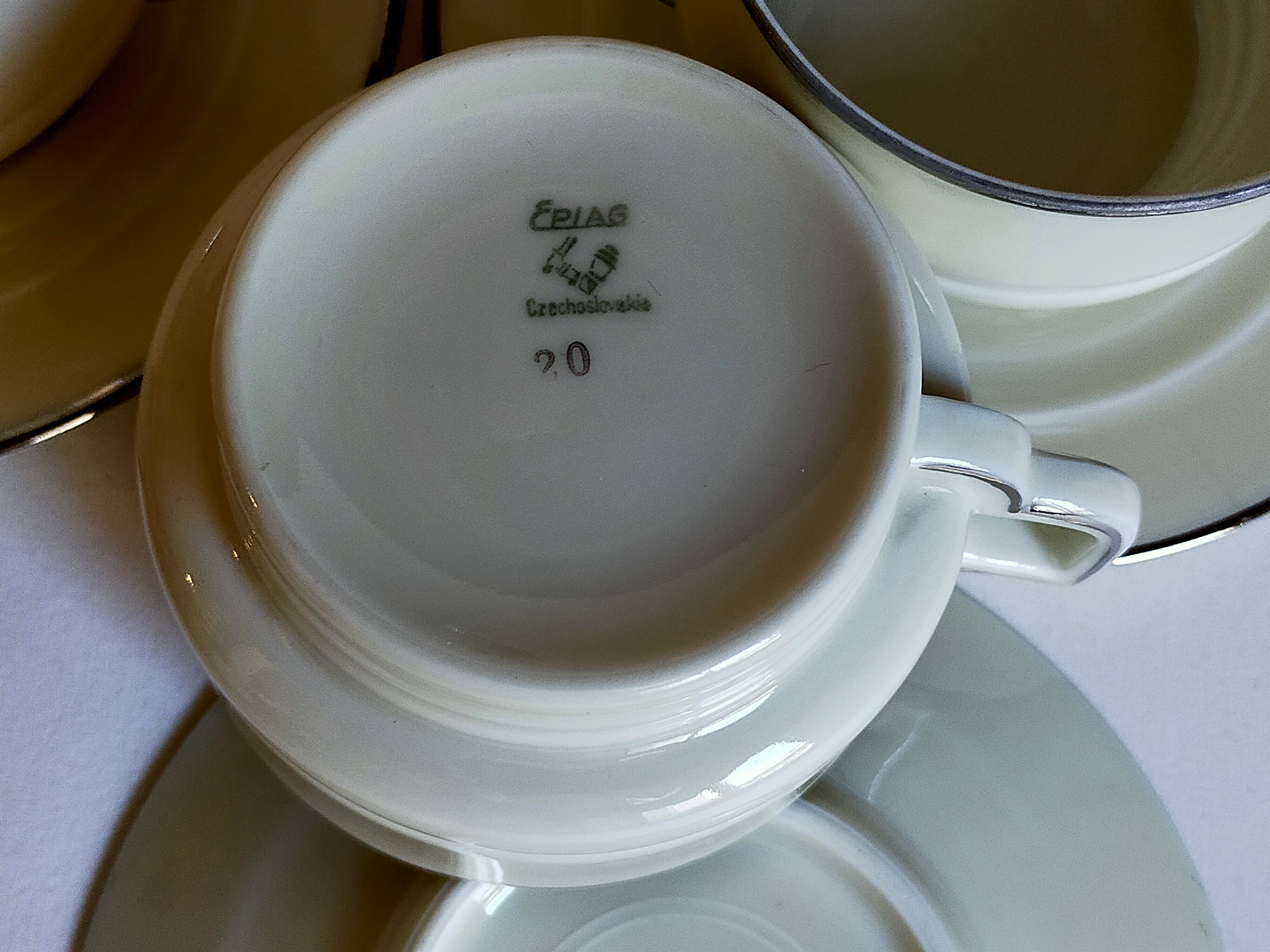 Huit tasses à café porcelaine fine Tchécoslovaque ART-DÉCO années 40