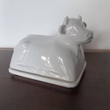 Cow-shaped butter dish