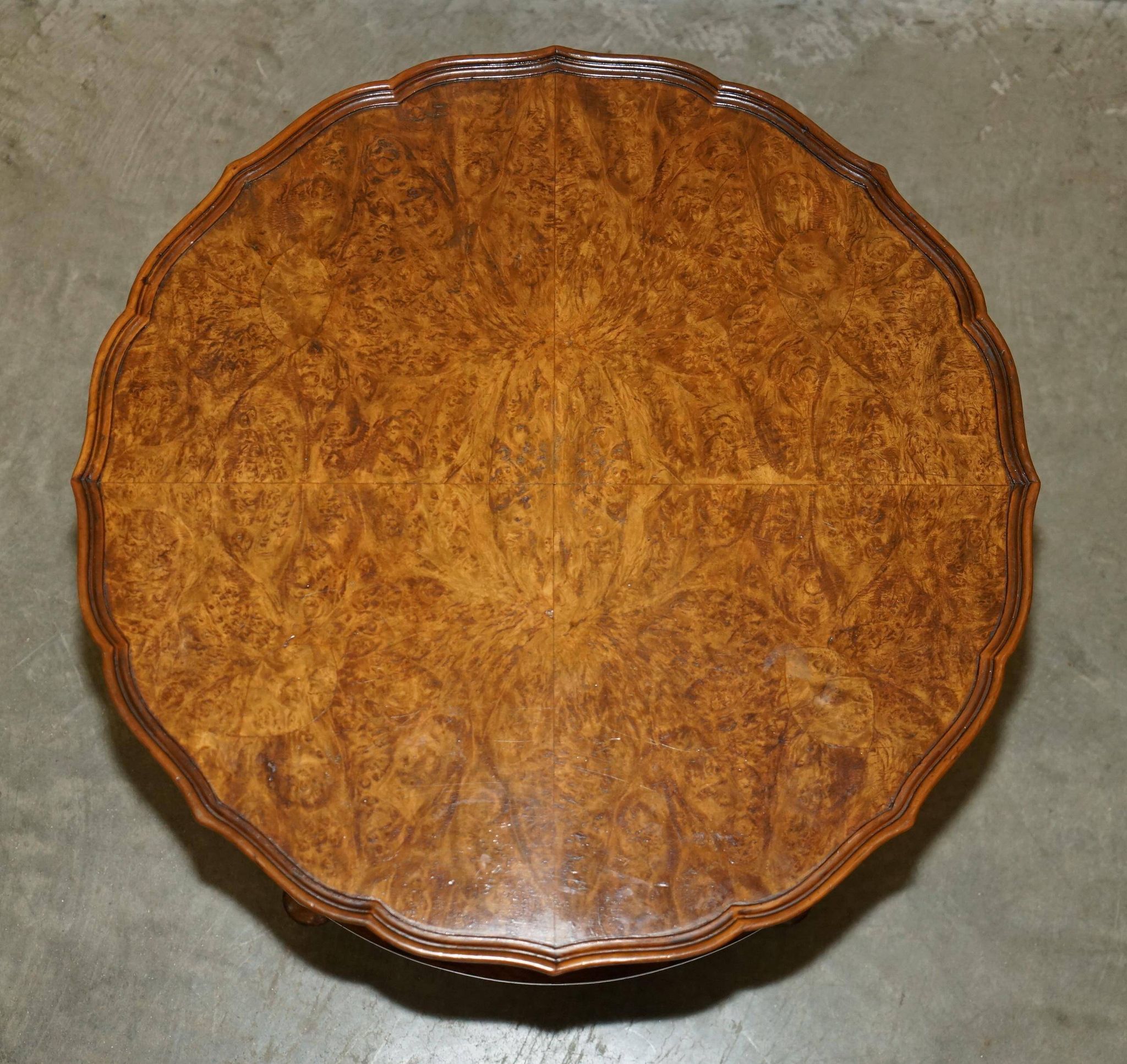 Table basse vintage Burr Walnut pivotante années 1940