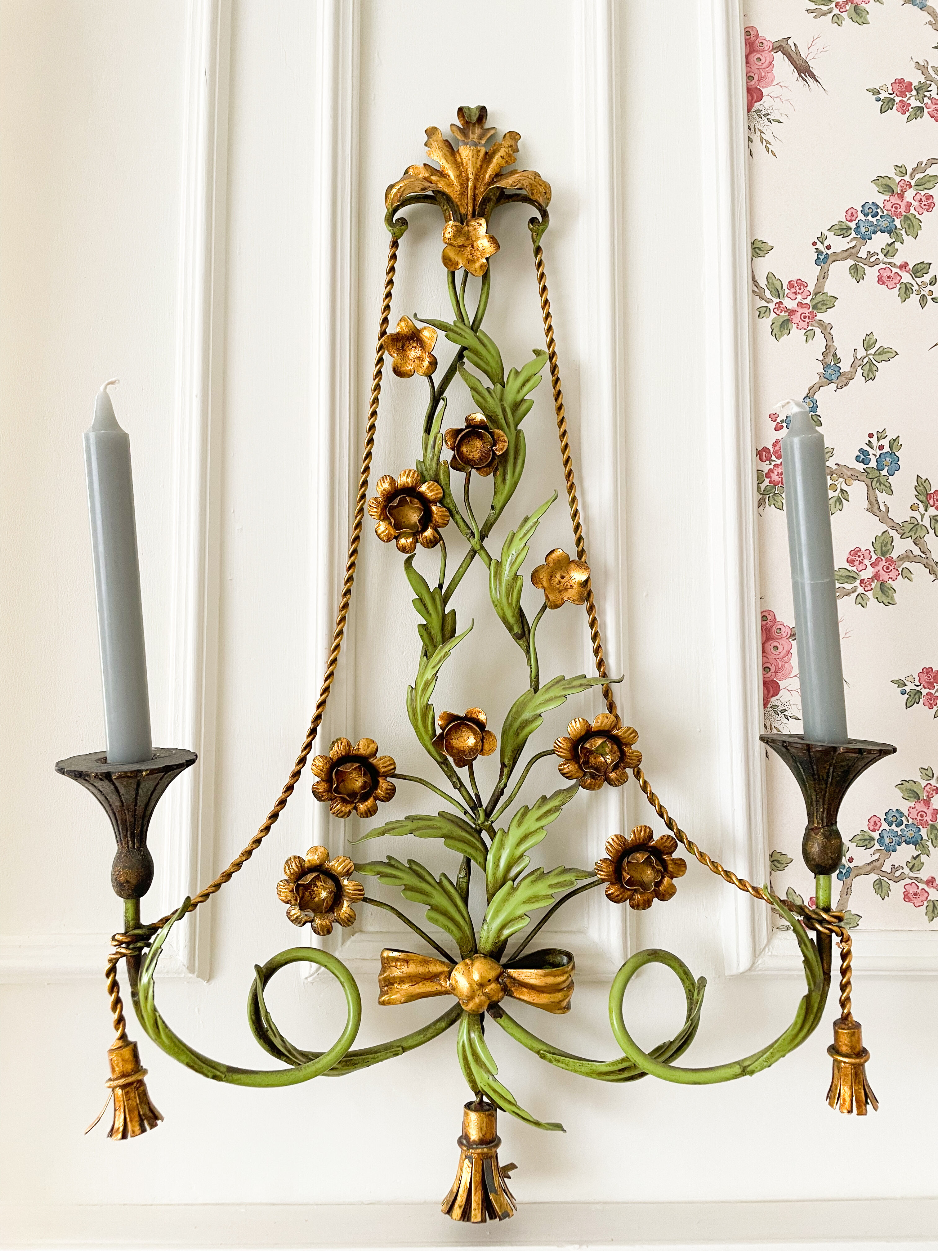 Large vintage Italian wall sconce with golden flowers, Florentine style.