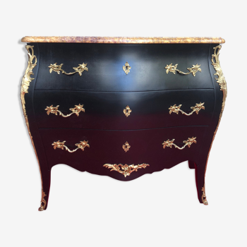 Commode galbée 3 tiroirs patine noire style Louis XV