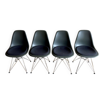 Lot of 4 original Eames DSR chairs by Vitra – with cushion.