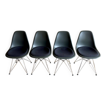 Lot of 4 original Eames DSR chairs by Vitra – with cushion