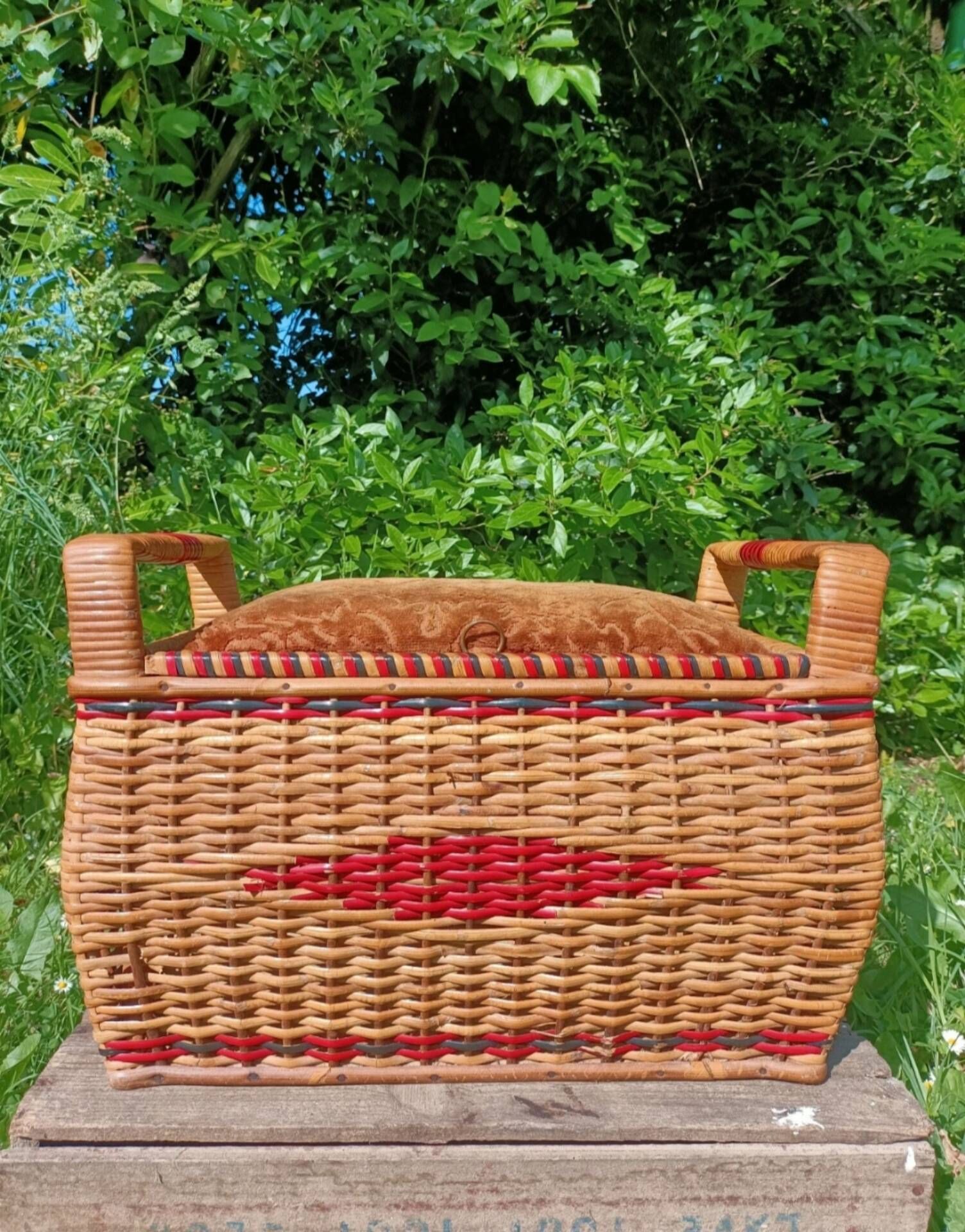 Retro stool chest