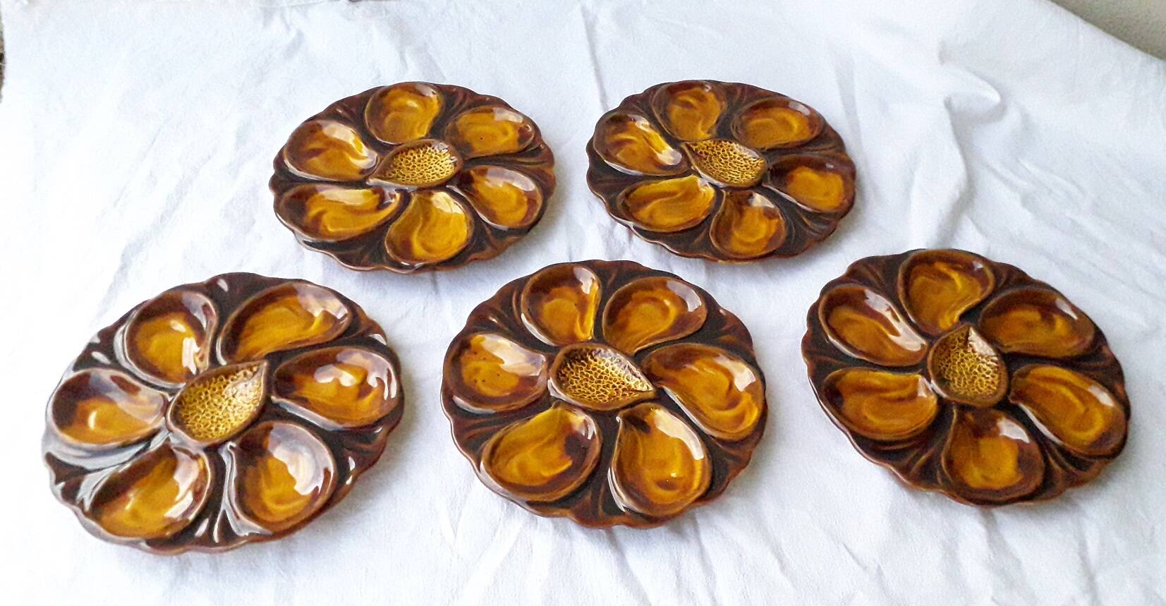 5 oyster plates in slipware