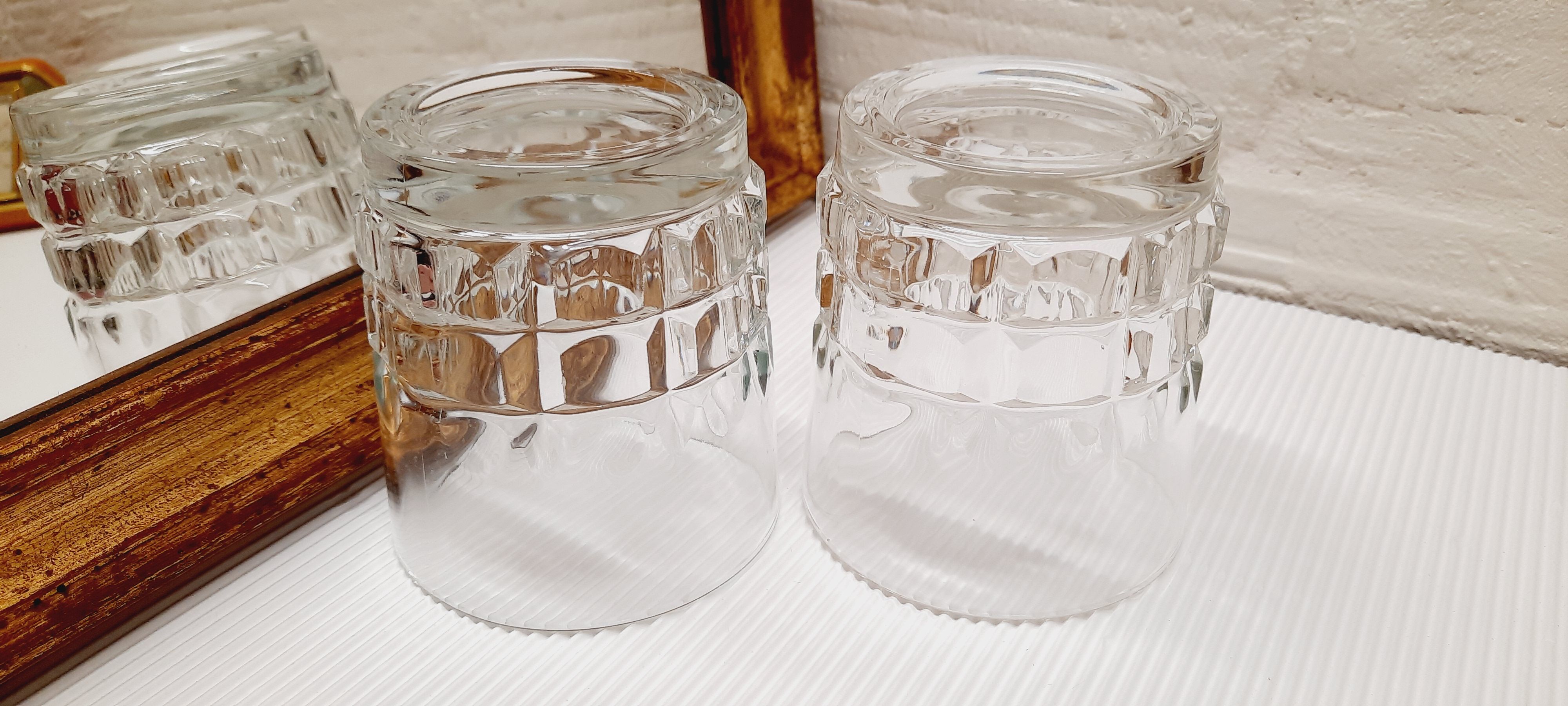 Pair of whisky glasses chiseled glass