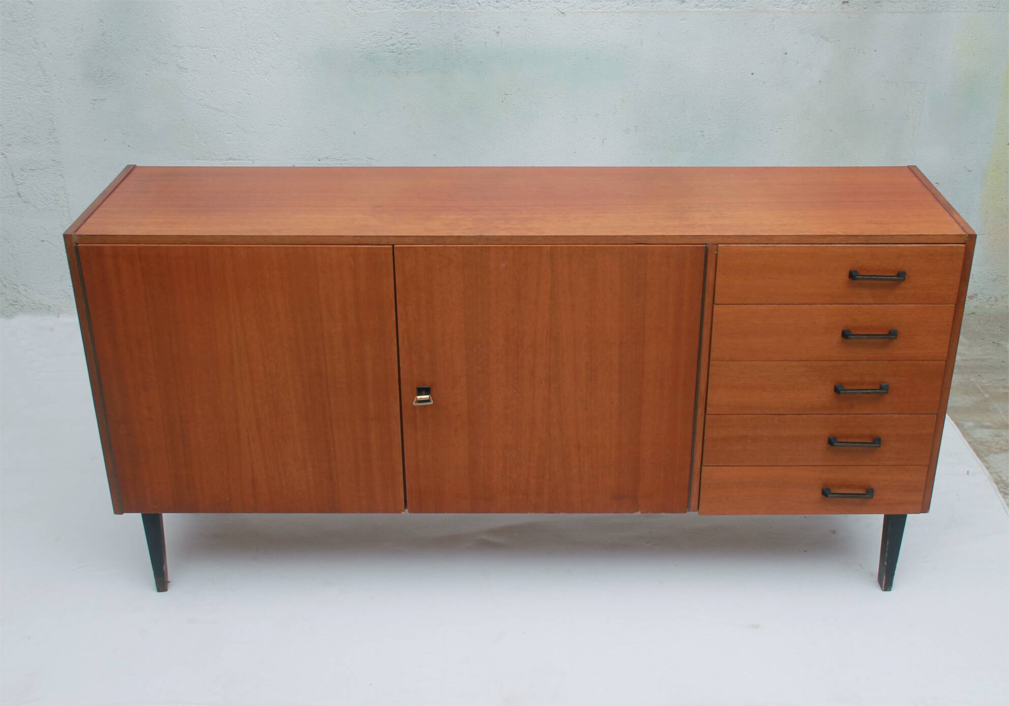 1960s sideboard with 5 drawers in walnut
