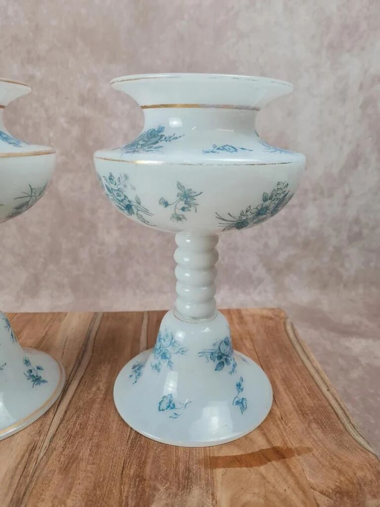 Beautiful pair of pedestal vases in white opaline – old blue decoration.