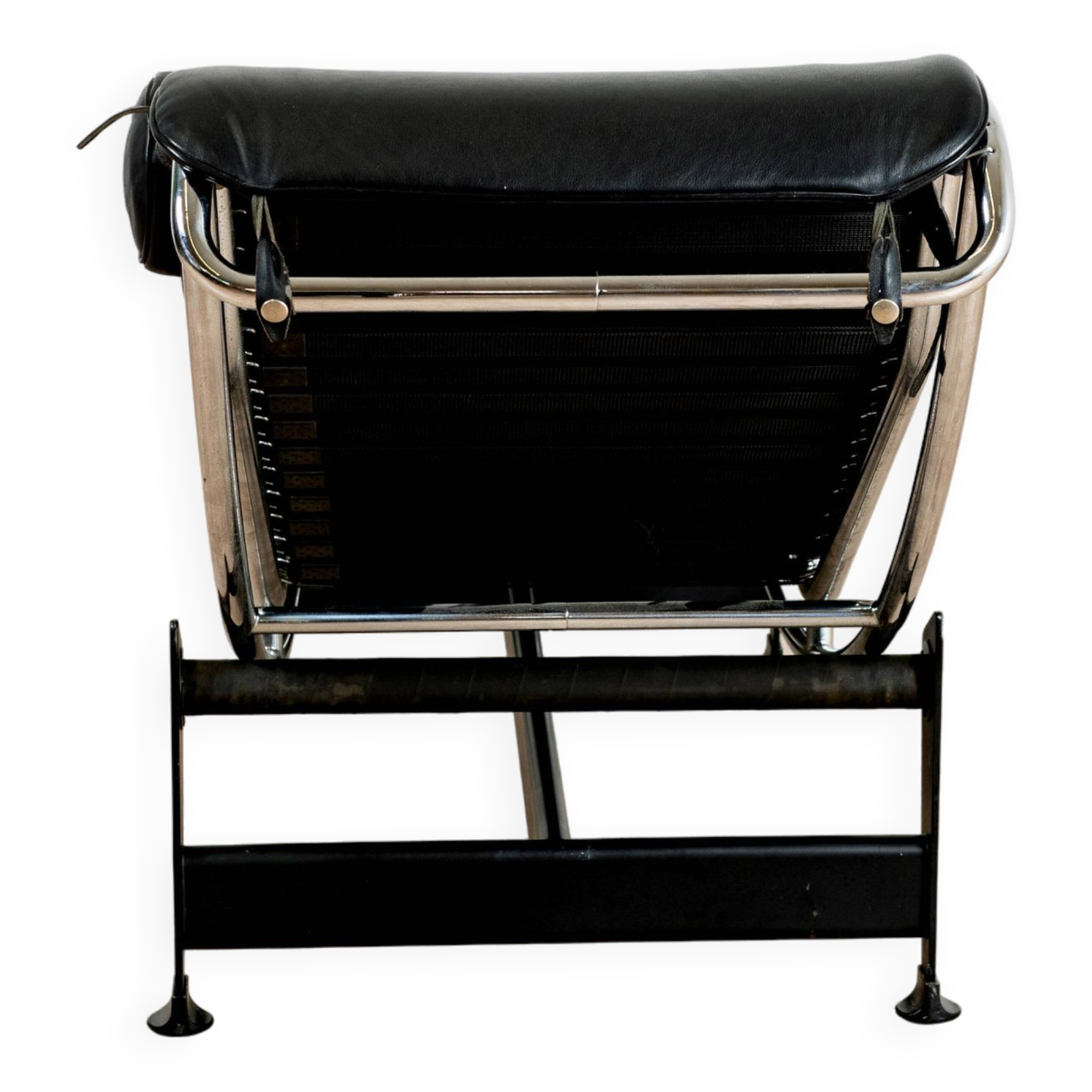 "LC4" lounge chair, Le Corbusier, Pierre Jeanneret, Charlotte Perriand, Cassina publishers