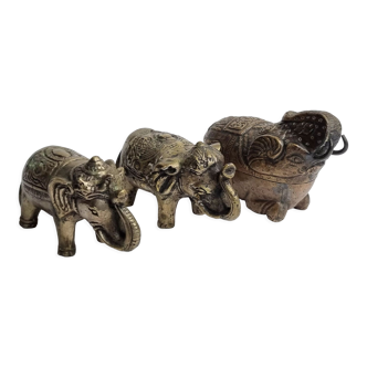 Trio d'éléphants en bronze indien vintage dont une boîte, 10 cm