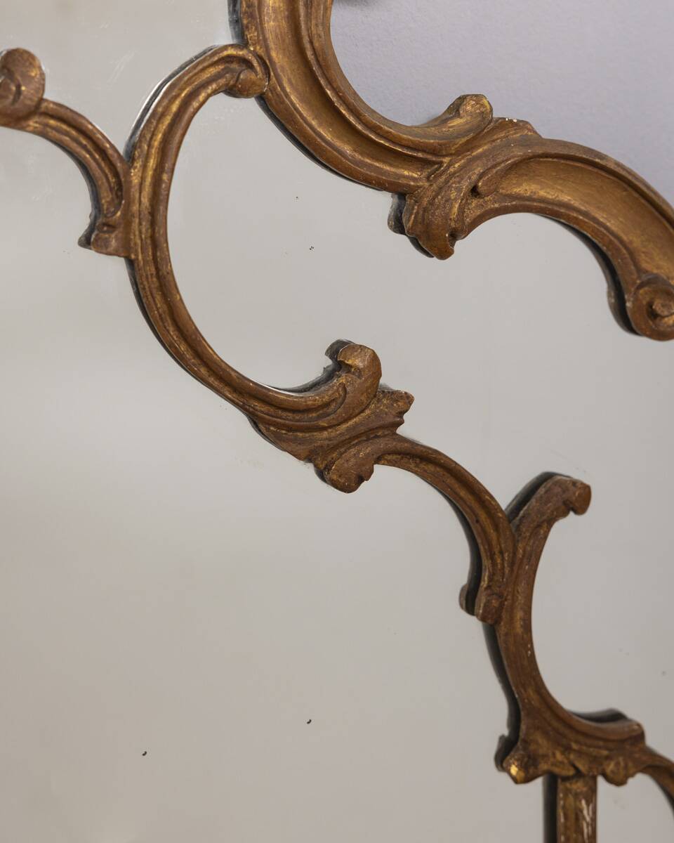 EARLY 20TH CENTURY BAROQUE-STYLE GOLDEN WOODEN WALL MIRROR