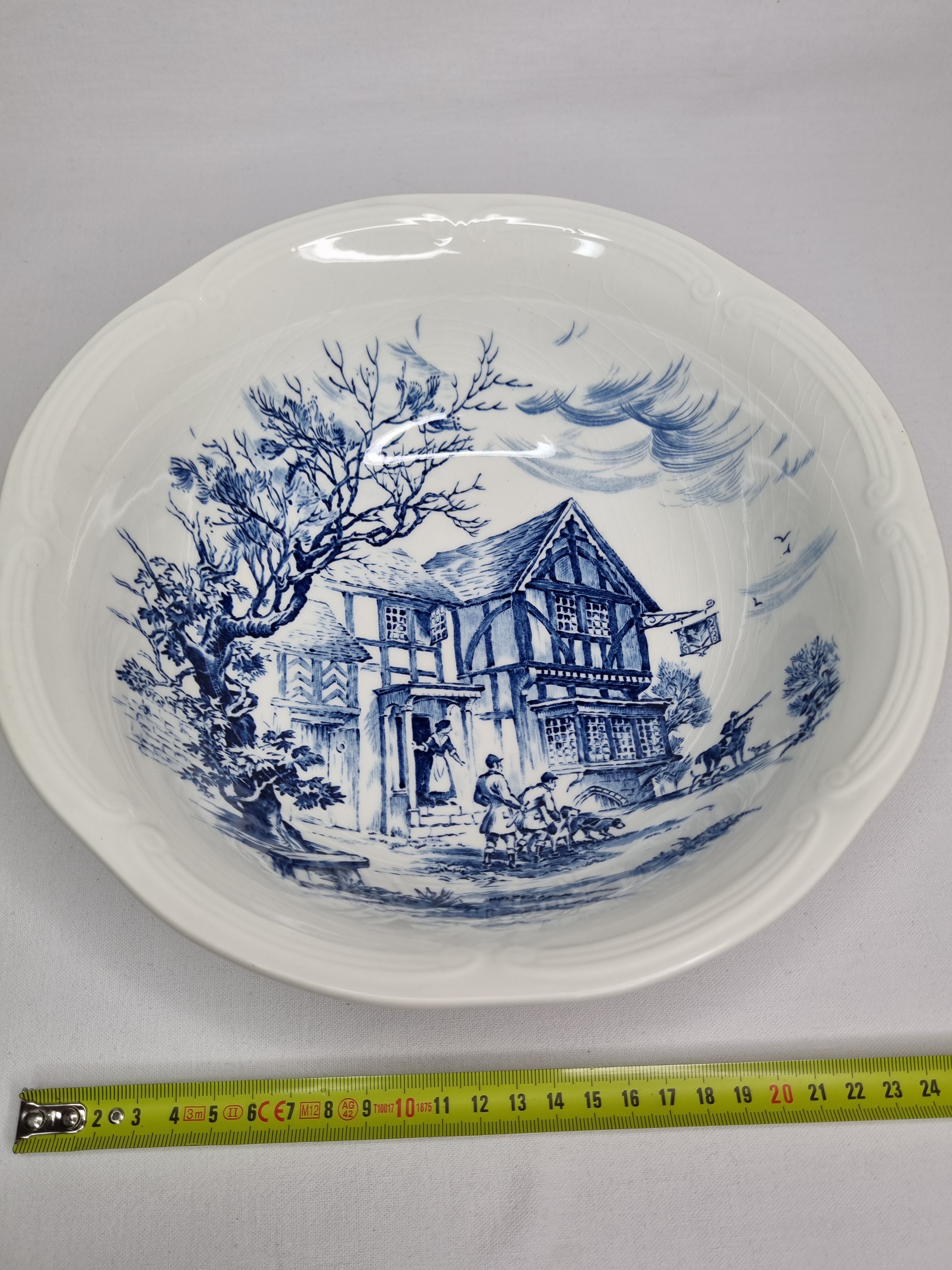 Earthenware vegetable with blue décor Gien Wedgwood