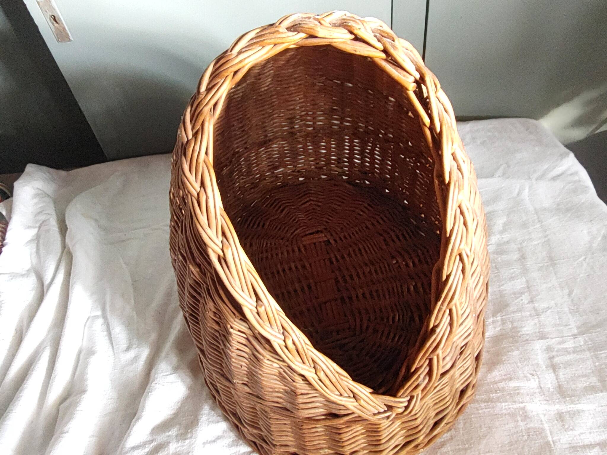 Vintage -Small rattan cat basket