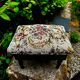 Repose pied coffre de rangement avec broderie vintage