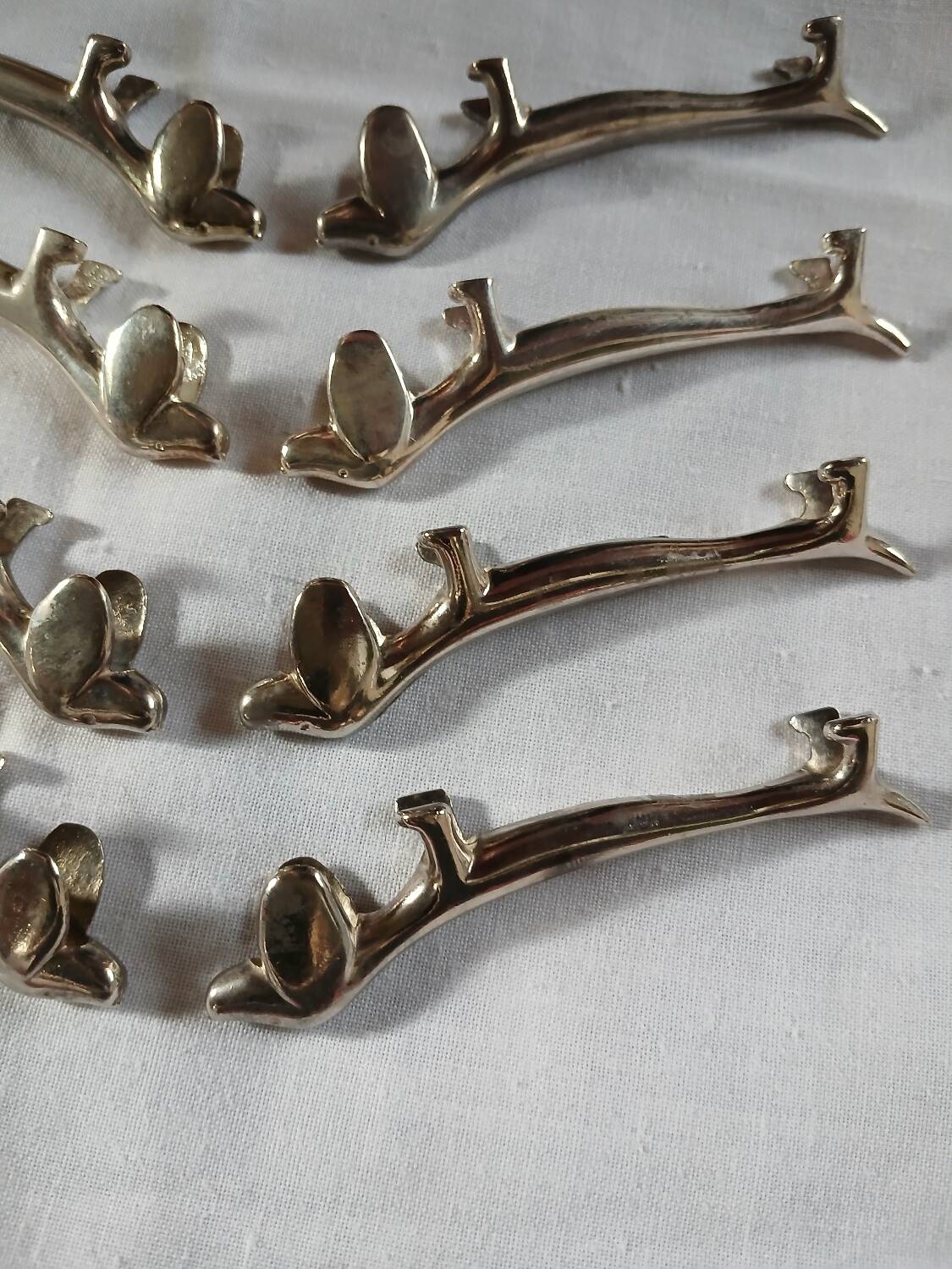 8 metal knife holders/dogs
