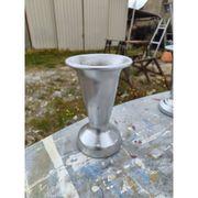 1 lot of aluminium vases from the 1930s