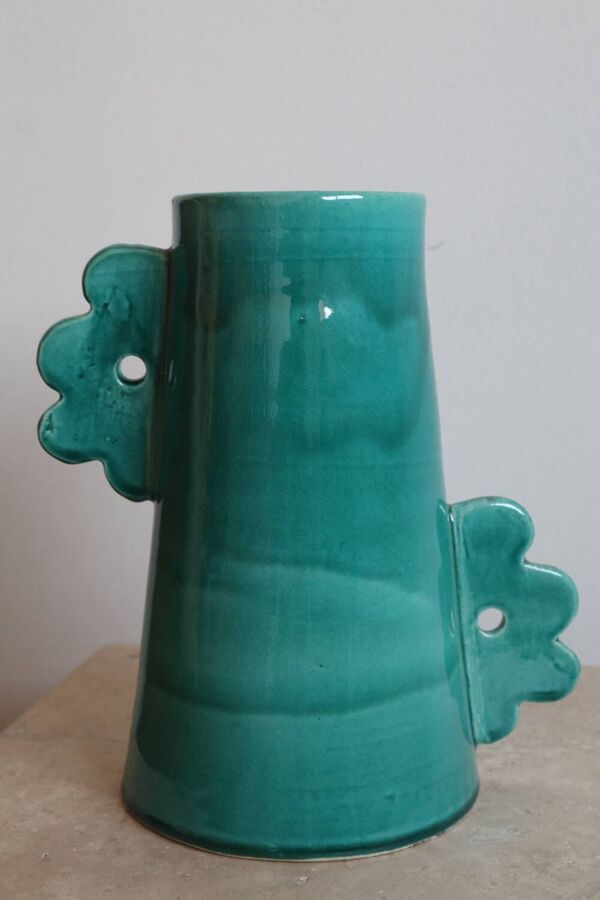 Vase abstrait en ceramique fait-main grandes anses fleurs bleu turquoise