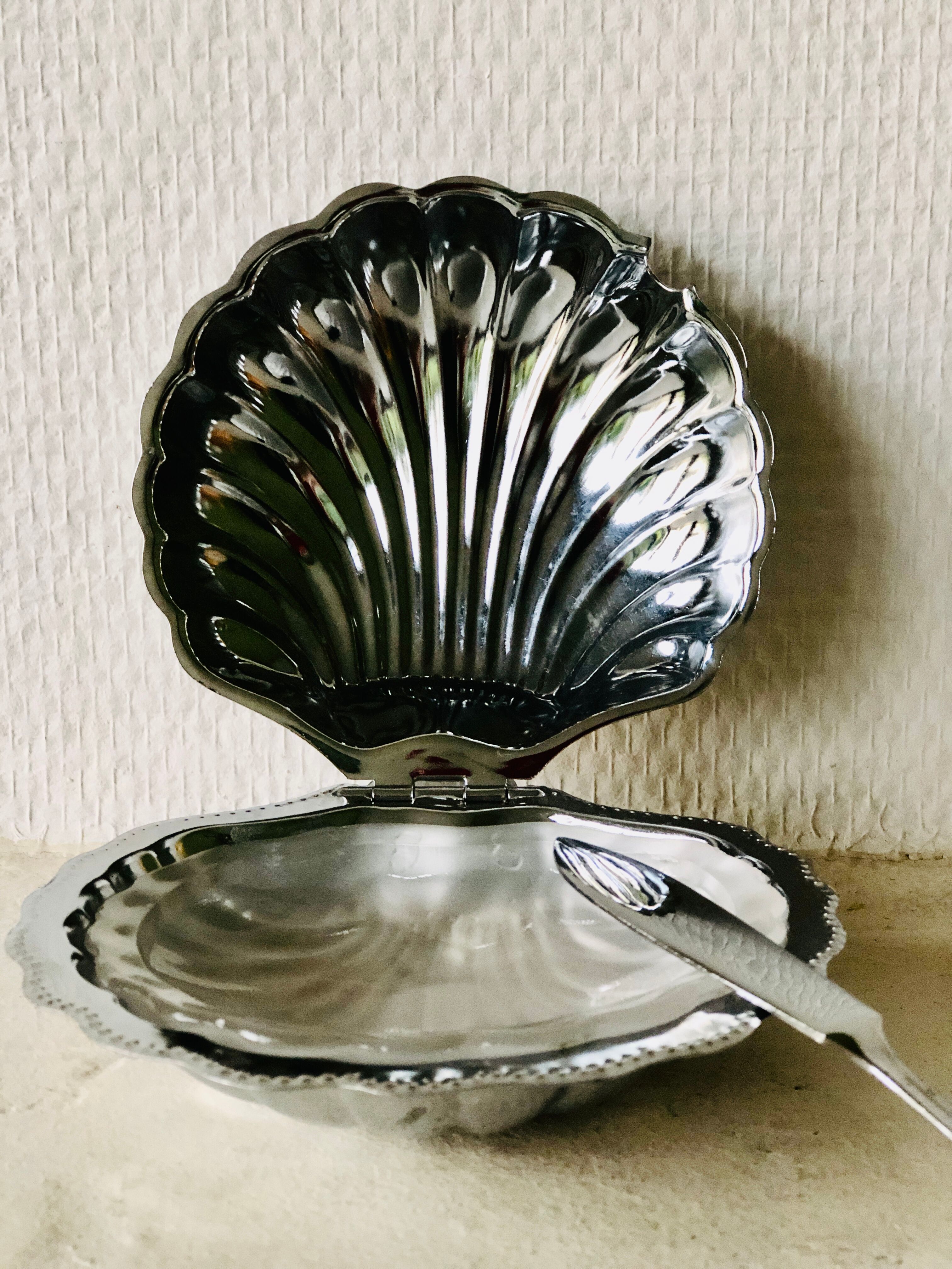 Vintage shell butter dish