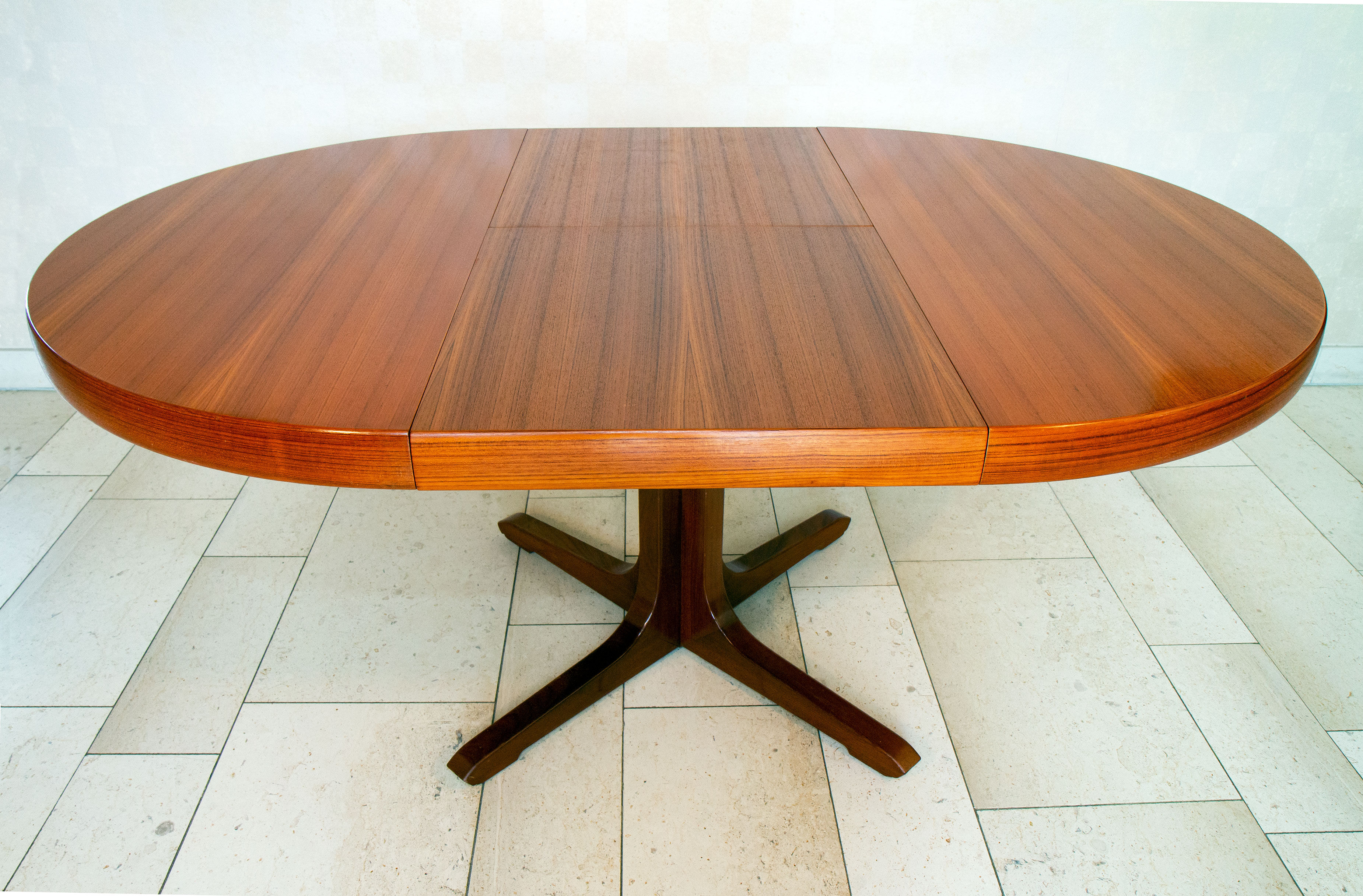 Extendable round dining table, teak, 1960