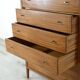 Commode / Tallboy vintage du milieu du siècle « Heal » en noyer. Style moderne/danois.