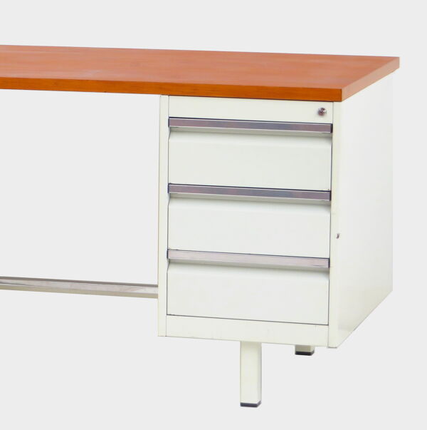 Bureau en métal industriel vintage du milieu du siècle avec plateau de table en bois, années 1960-1970