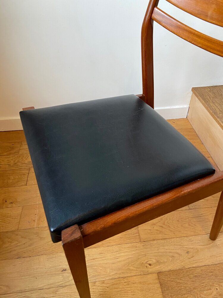 Chaise scandinave en teck et skaï noir