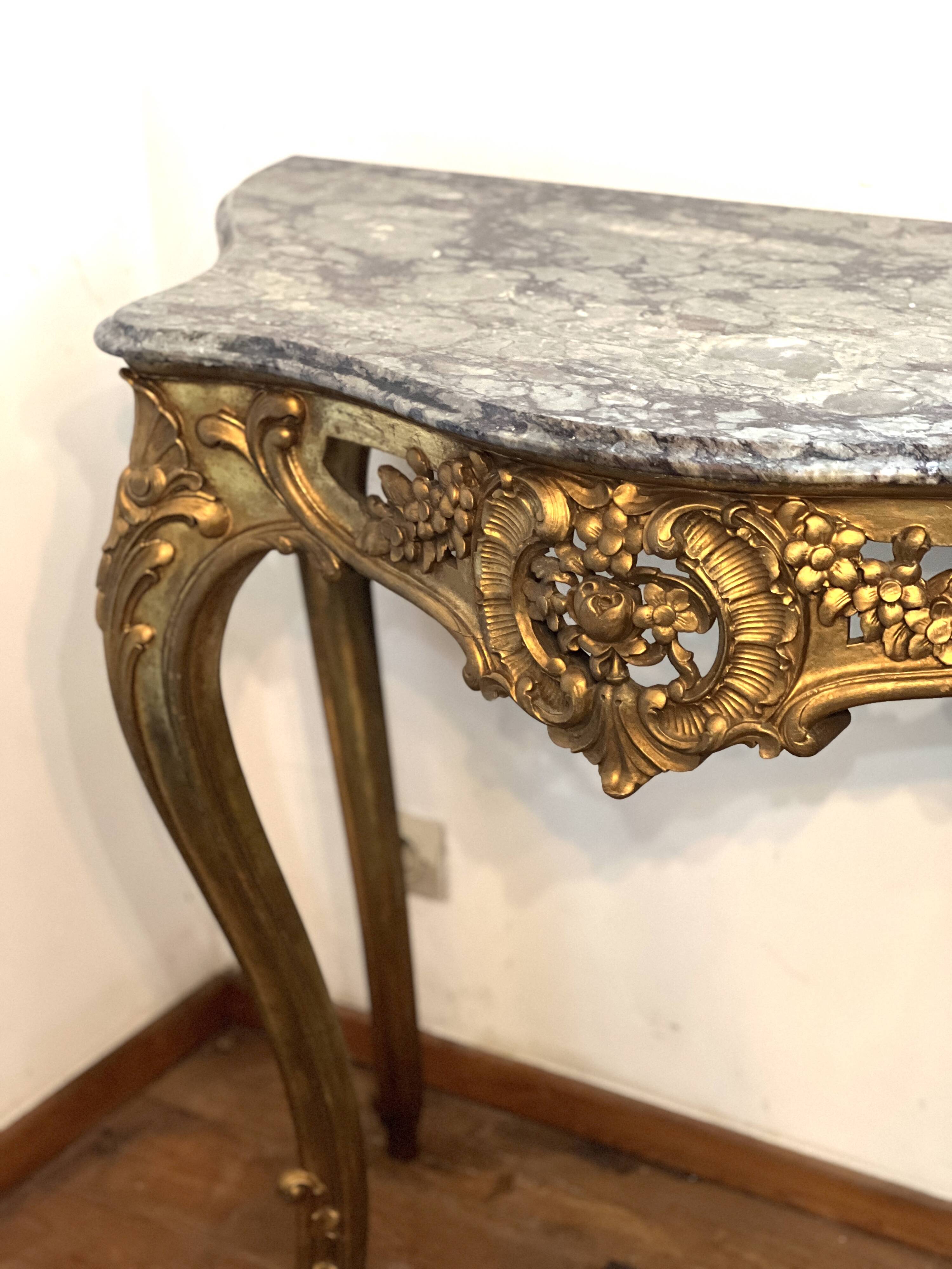 Console en bois doré