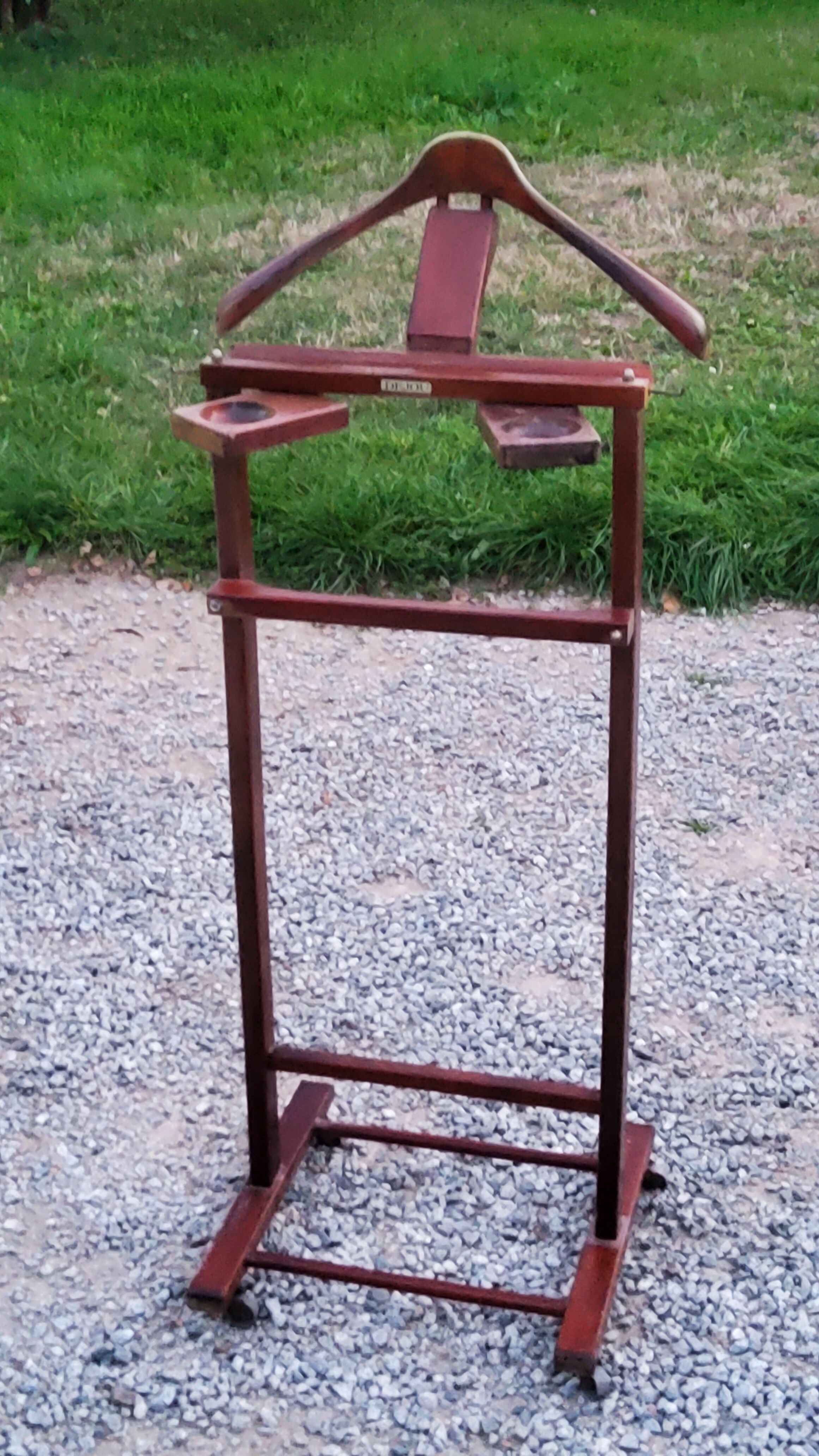 Mahogany stained wood valet Dejou editor