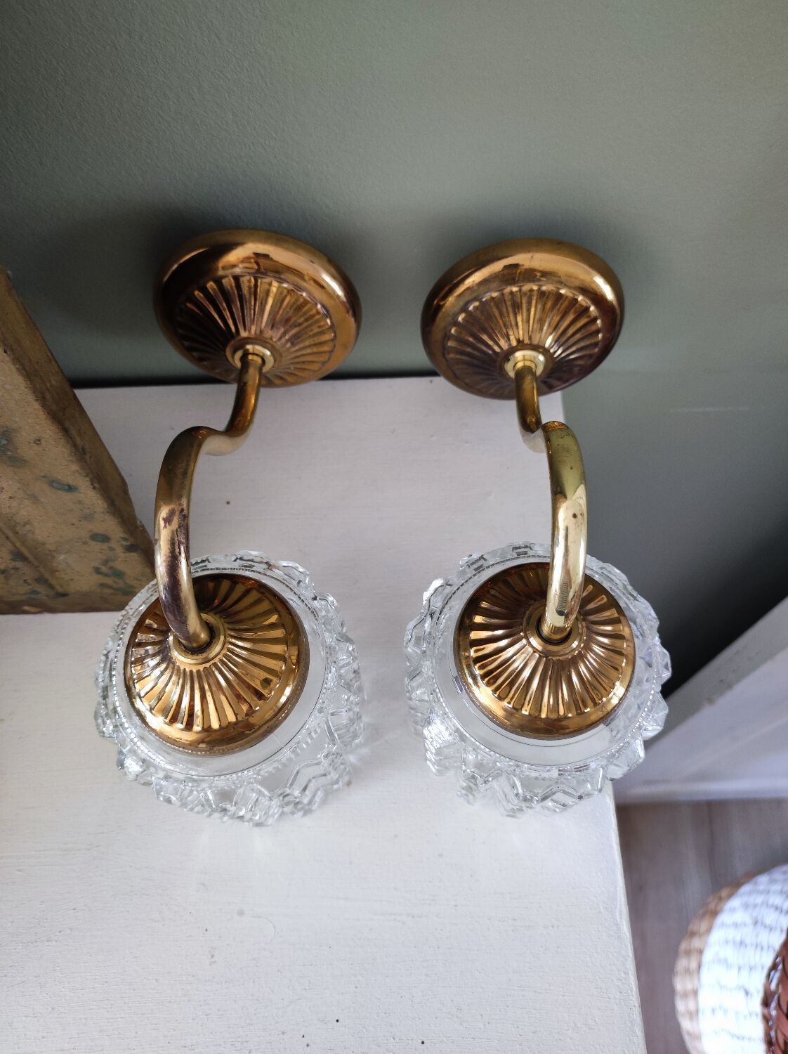Duo of wall sconces