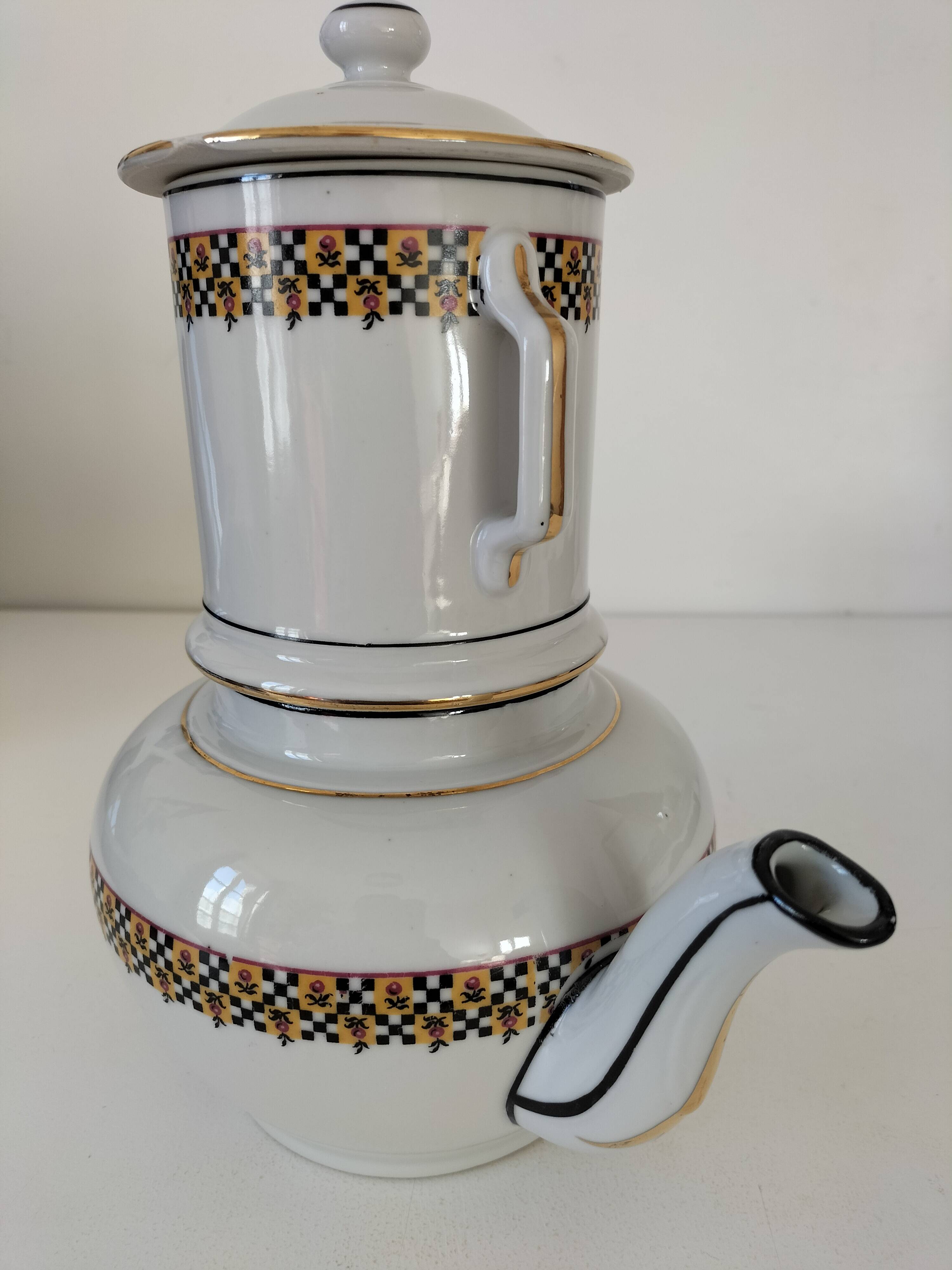 Art Deco filter coffee maker in Limoges porcelain by Balleroy Frères