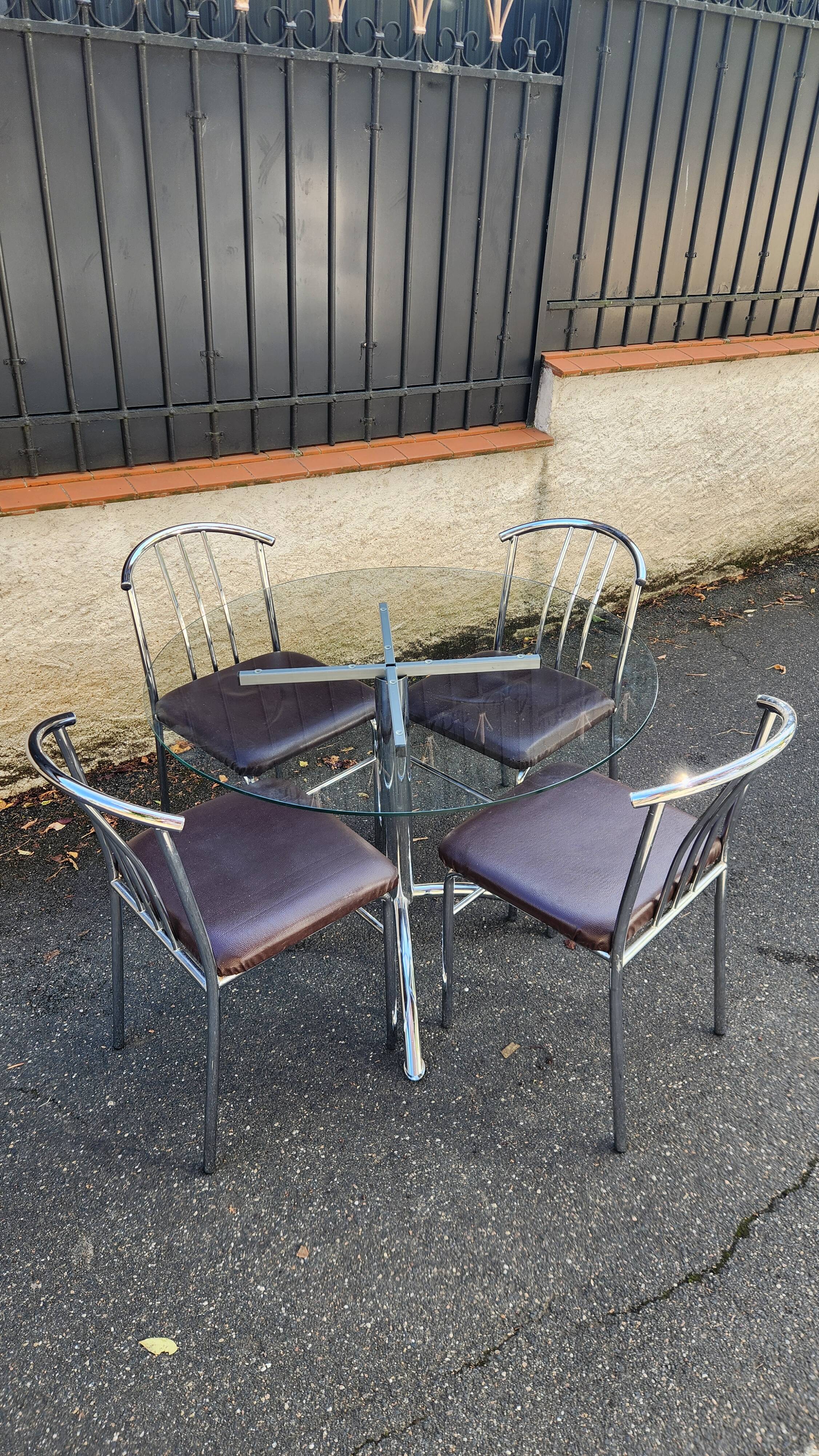 Vintage 1980s round table set with 4 chairs.