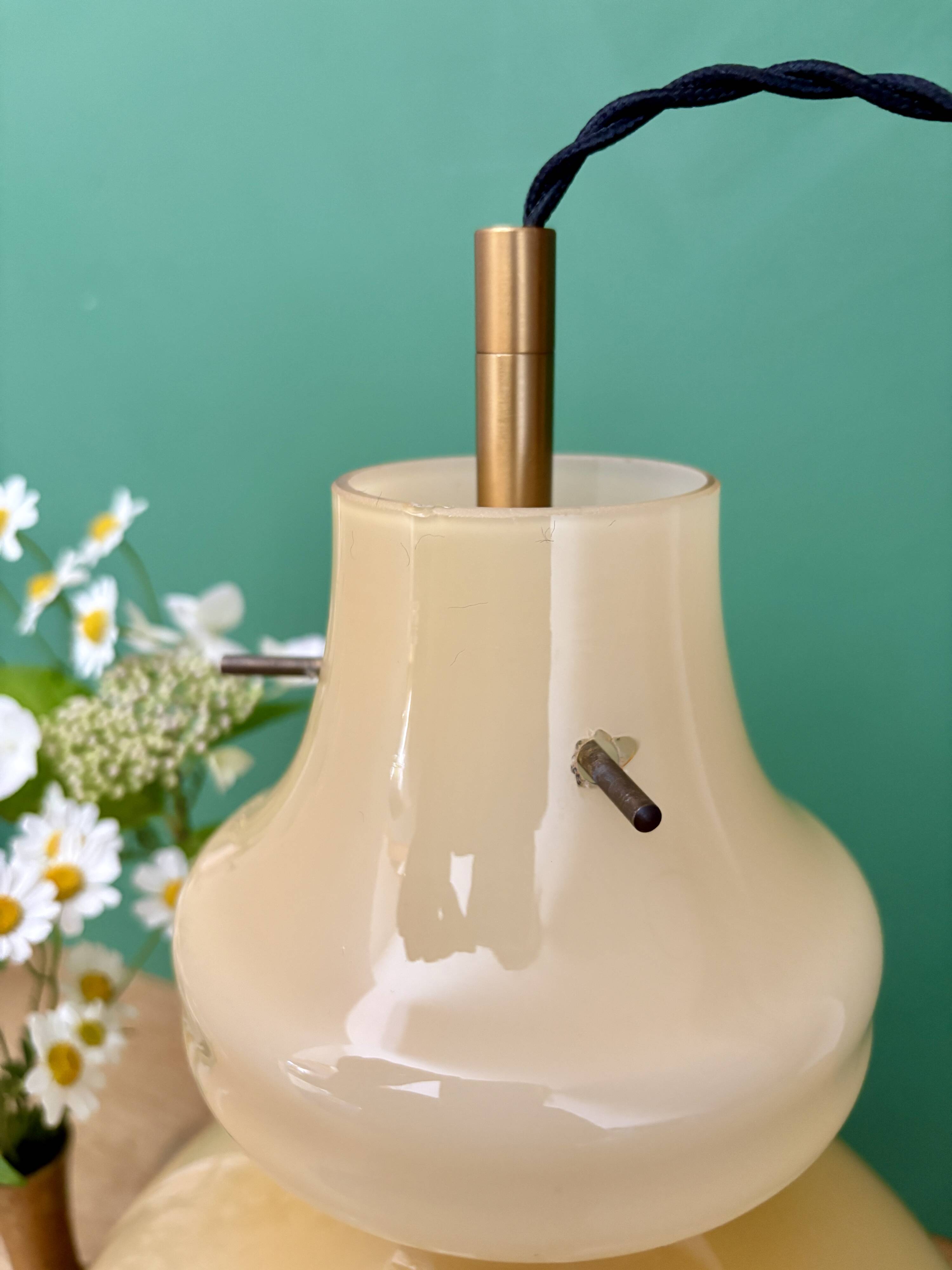 Suspension globe vintage en opaline jaune