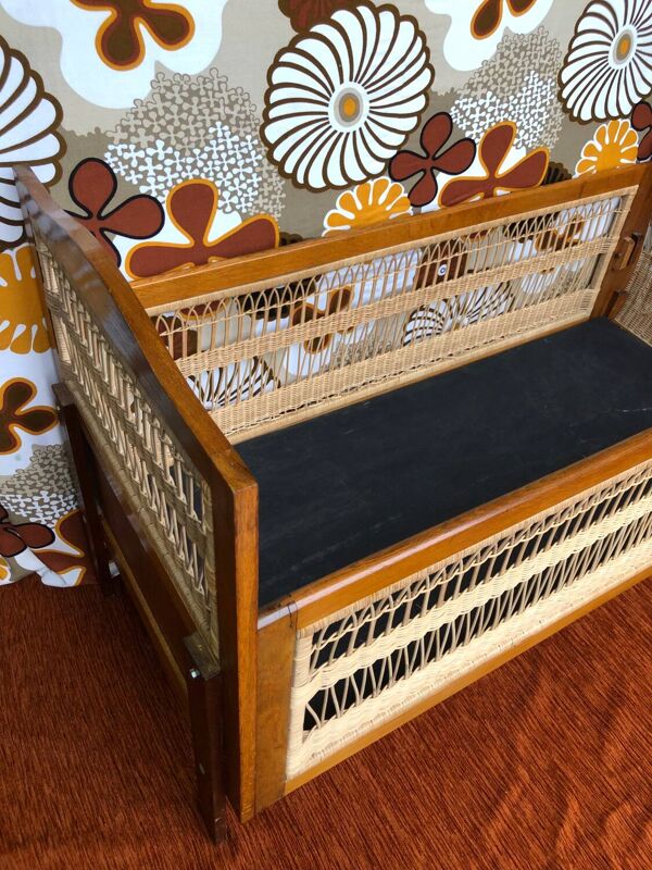 Lit enfant en osier vintage 1960