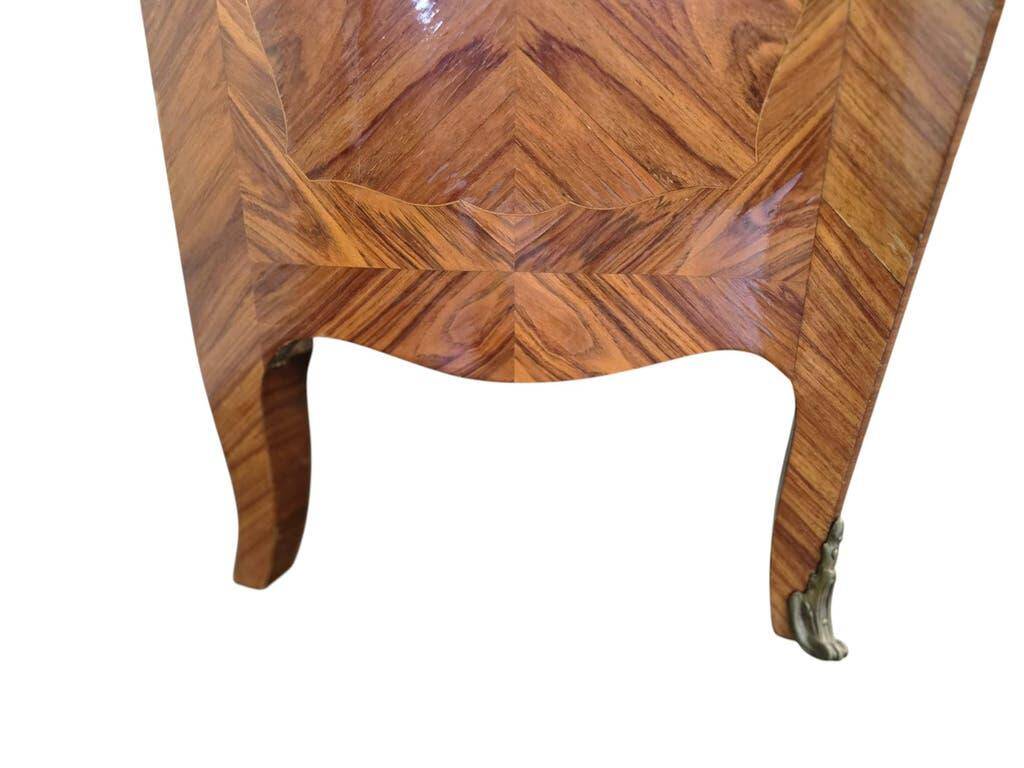Commode en bois vintage de style Louis XV