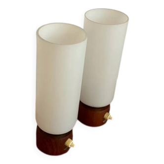 Paire de petites lampes poser teck et opaline