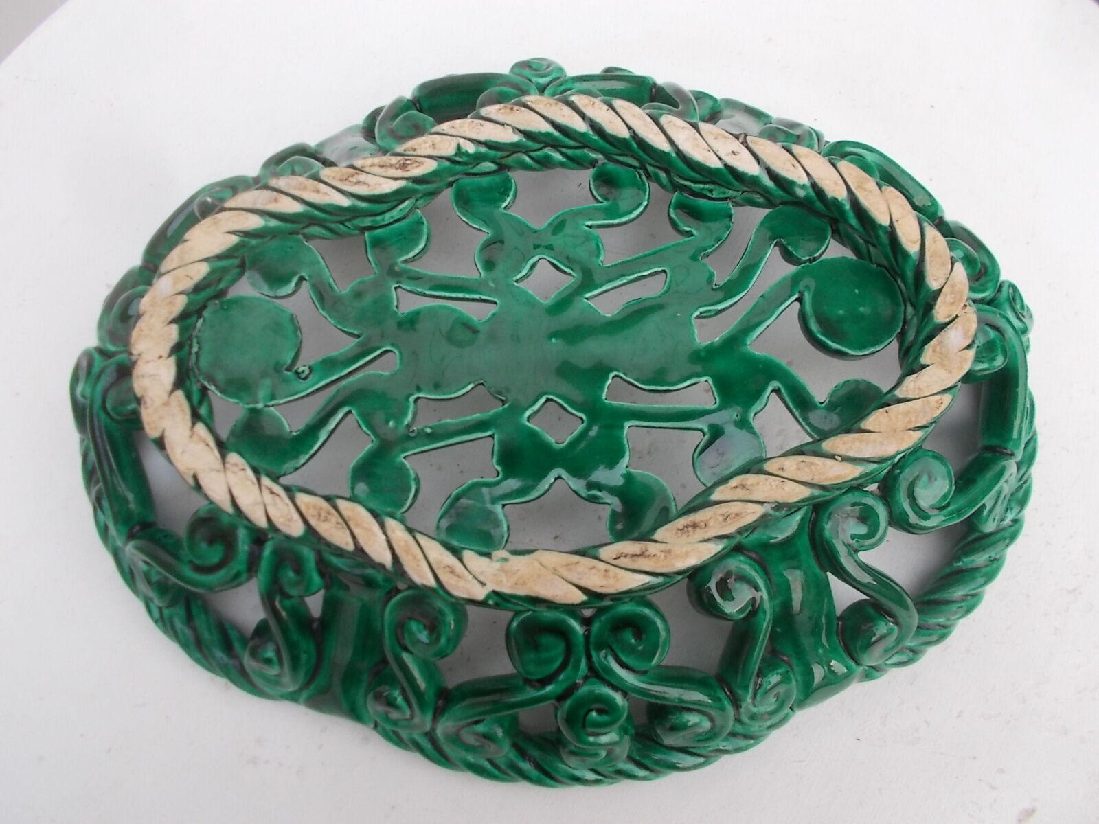 Braided ceramic fruit cup
