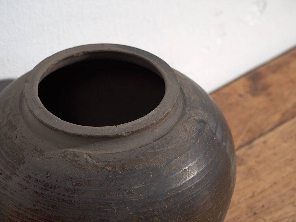 Round antique ceramic vase (c.1900) #14